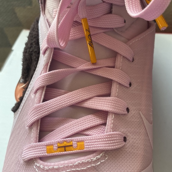 NIKE Lebron IX Regal pink multicolor NWT size 8.5 - Picture 3 of 14
